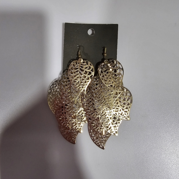 Leaf cluster gold tone drop earrings  new - Picture 5 of 6